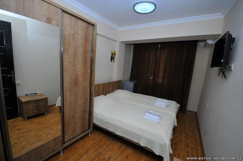 Batusihotel Batumi Esterno foto